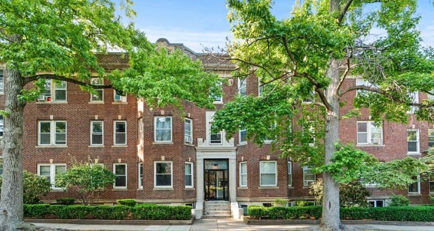 61 Thatcher St #2