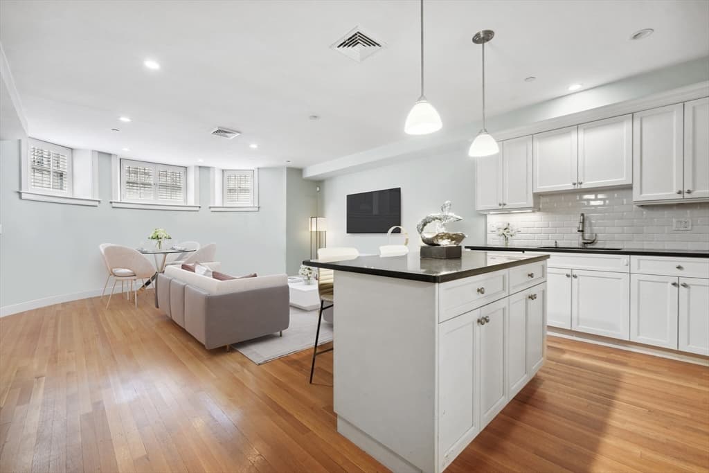 185 Marlborough St #B photo 2