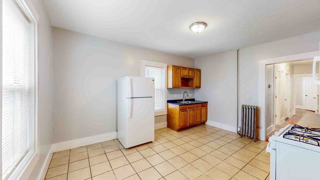 112 Pleasant St #2 photo 2