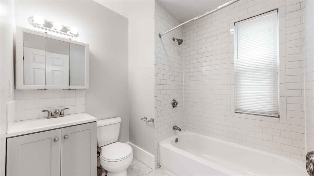 112 Pleasant St #2 photo 3
