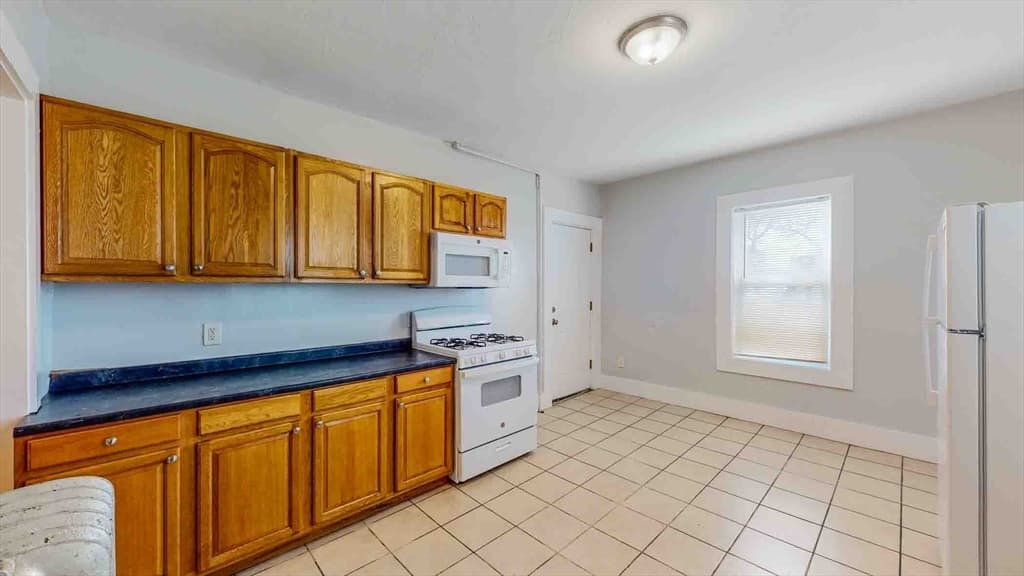 112 Pleasant St #2