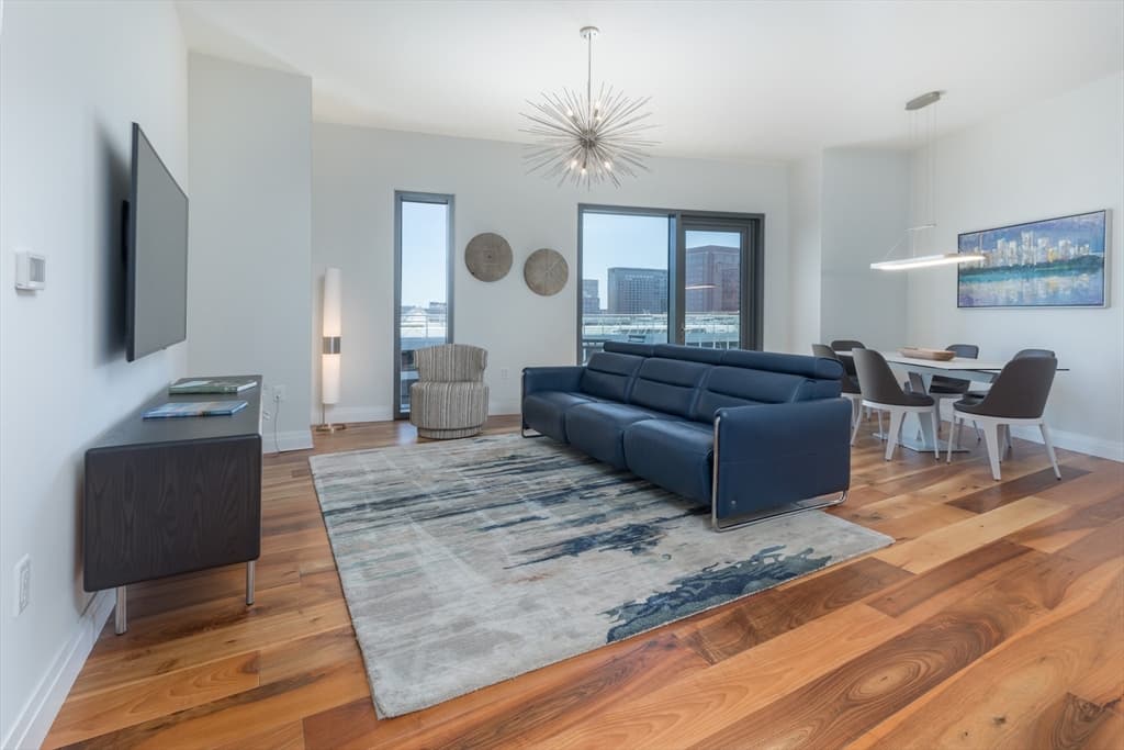 300 Pier 4 Blvd #7J photo 2