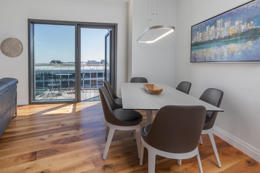 300 Pier 4 Blvd #7J photo 4