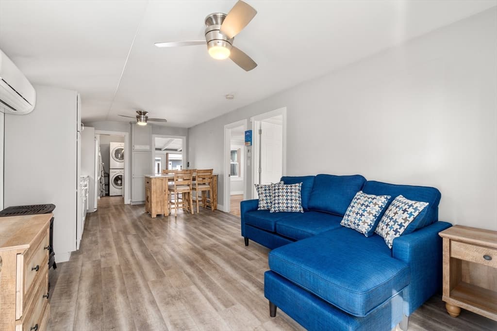 445 N End Blvd photo 4