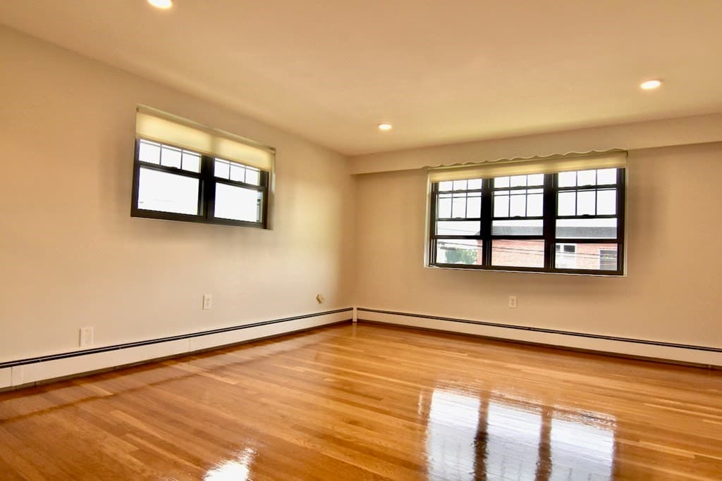 90 E Squantum #4 photo 2