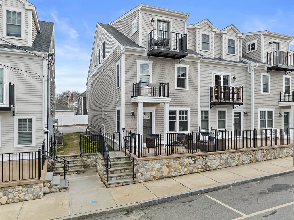 25 Howland St #2 photo 2