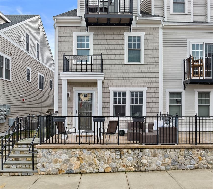 25 Howland St #2 photo 3