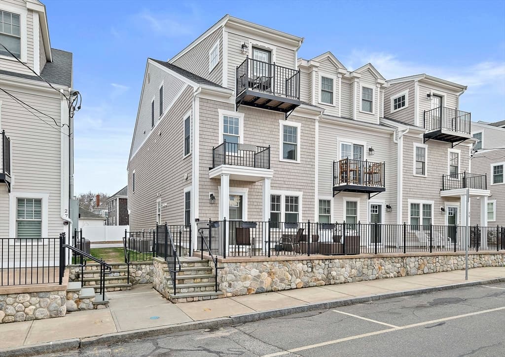 25 Howland St #2