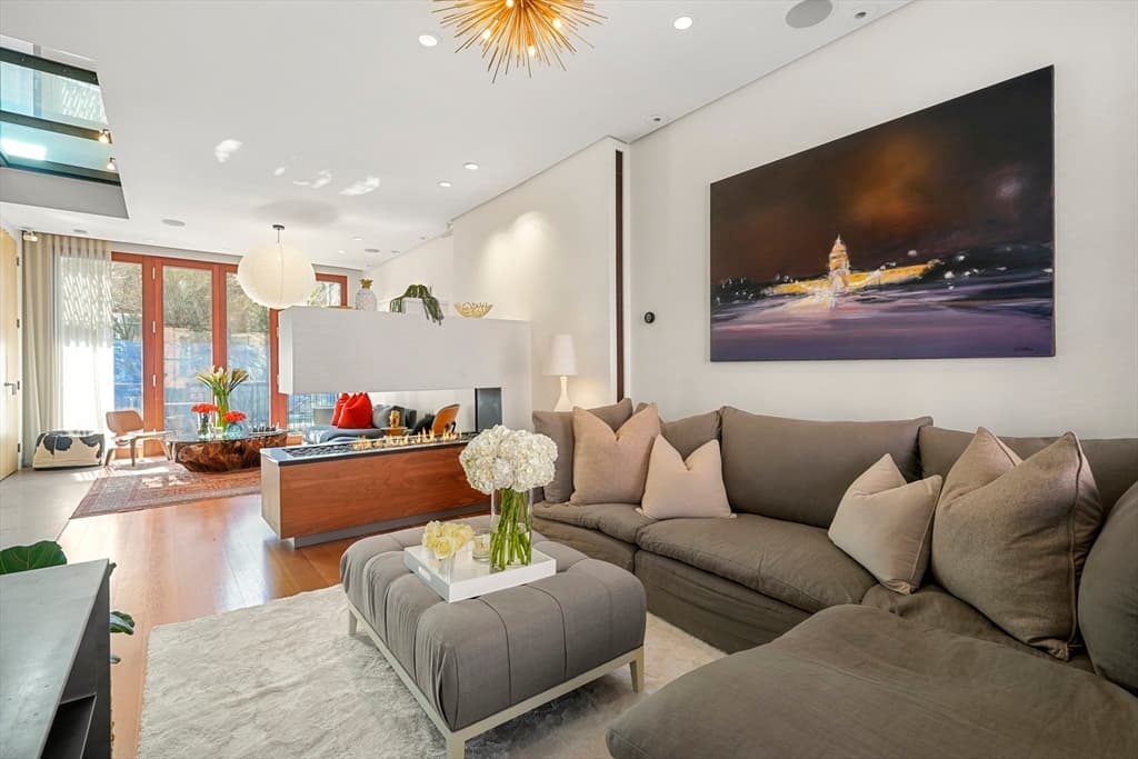 40 Hanson St photo 2