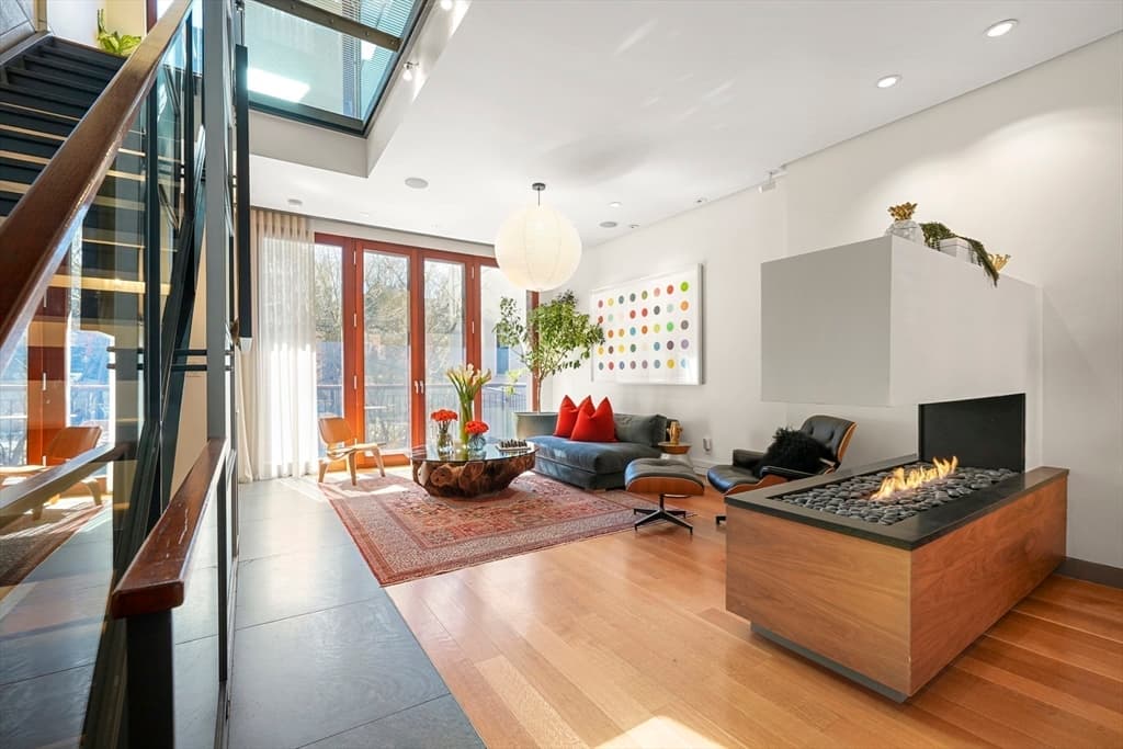 40 Hanson St photo 4