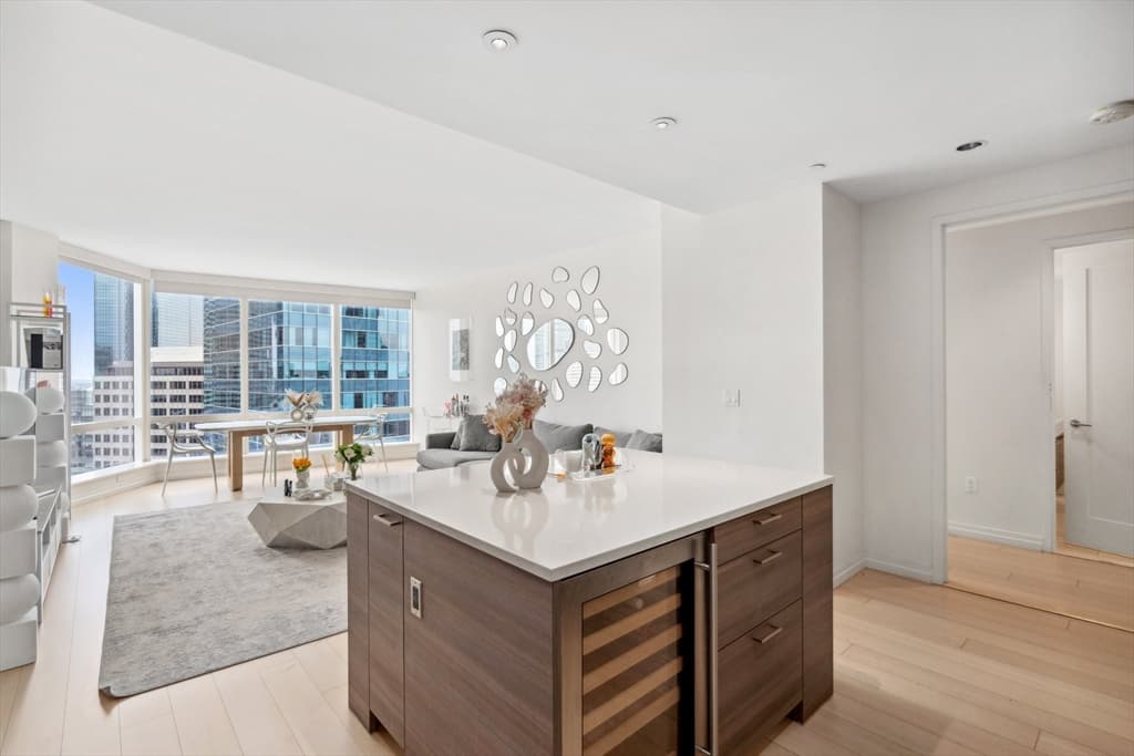 1 Franklin St #2507