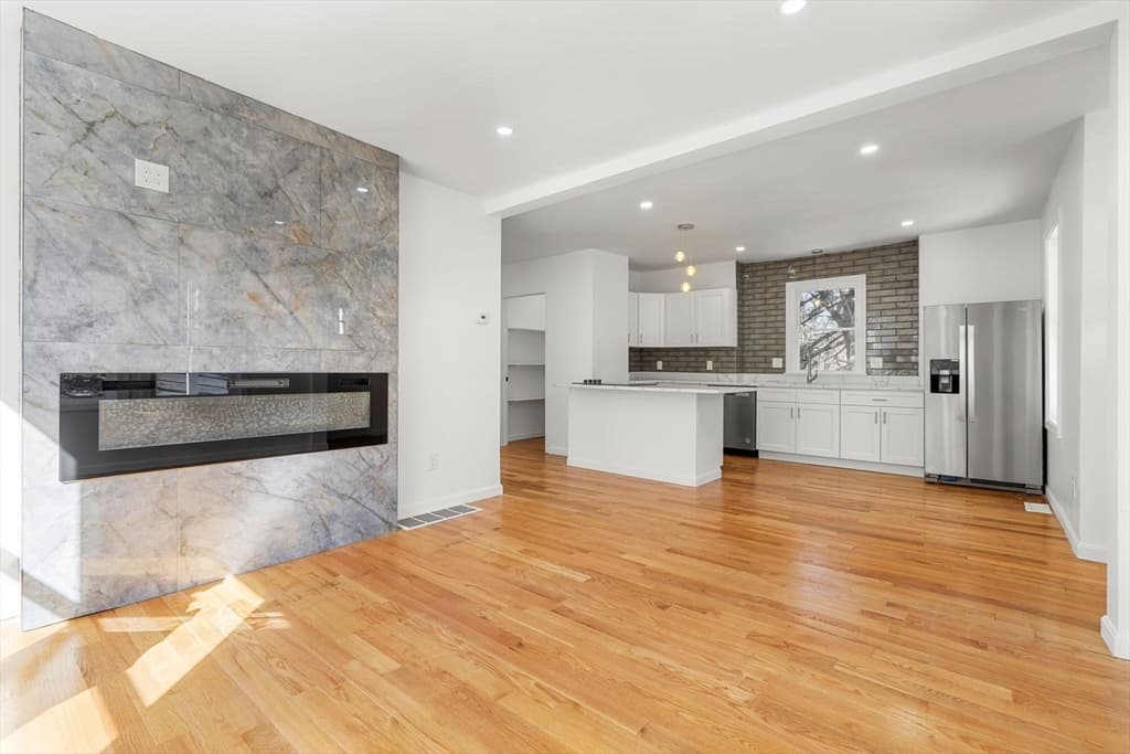 10 Burnham Road photo 3