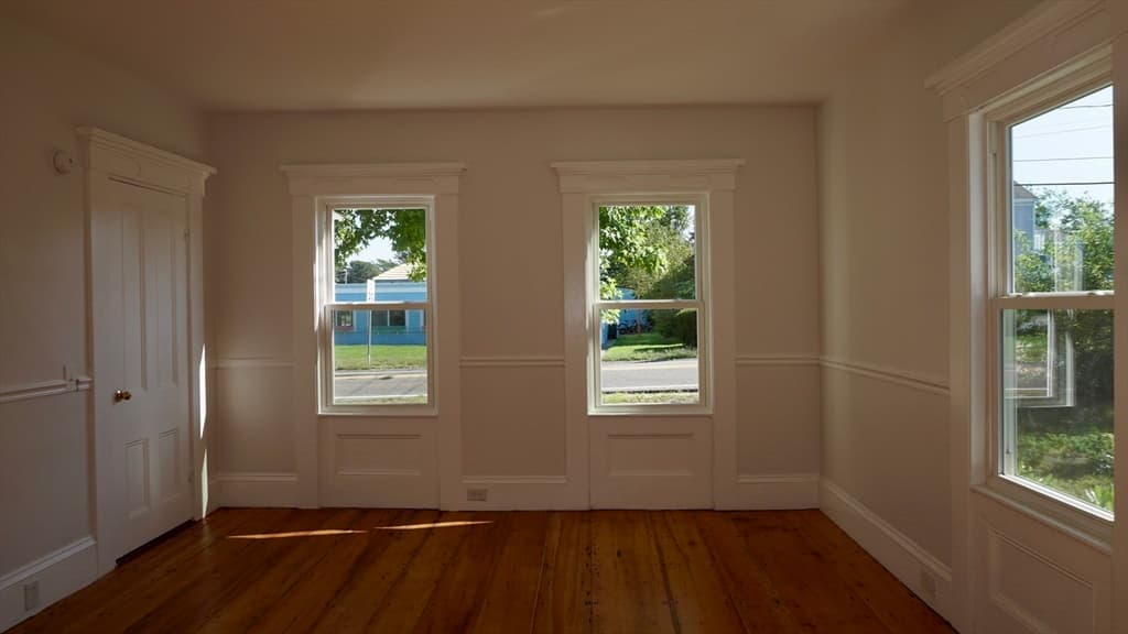 230 Main St photo 3