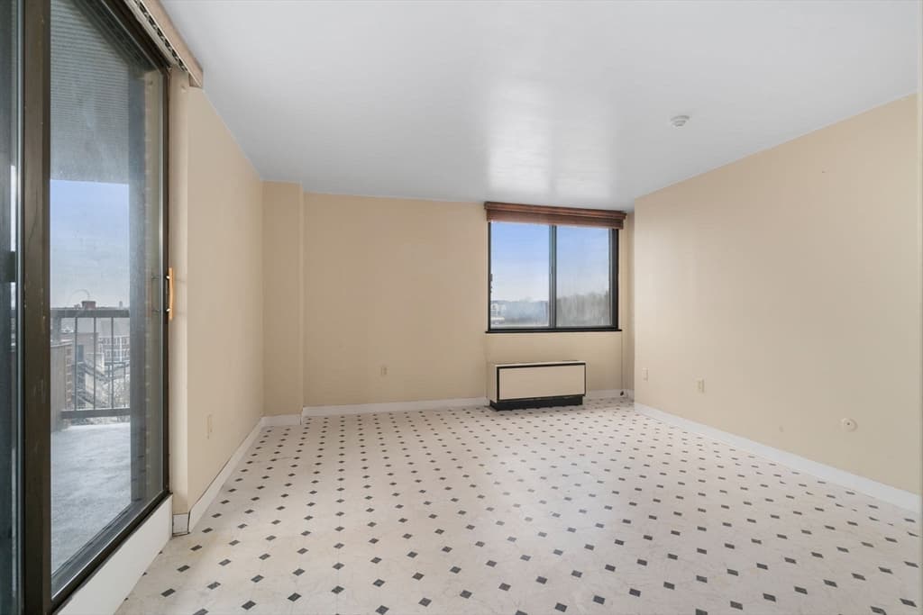 77 Adams St #610 photo 3