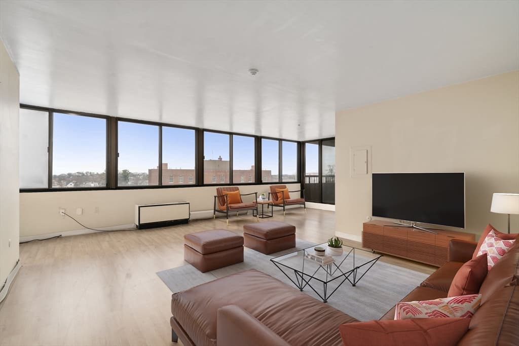 77 Adams St #610