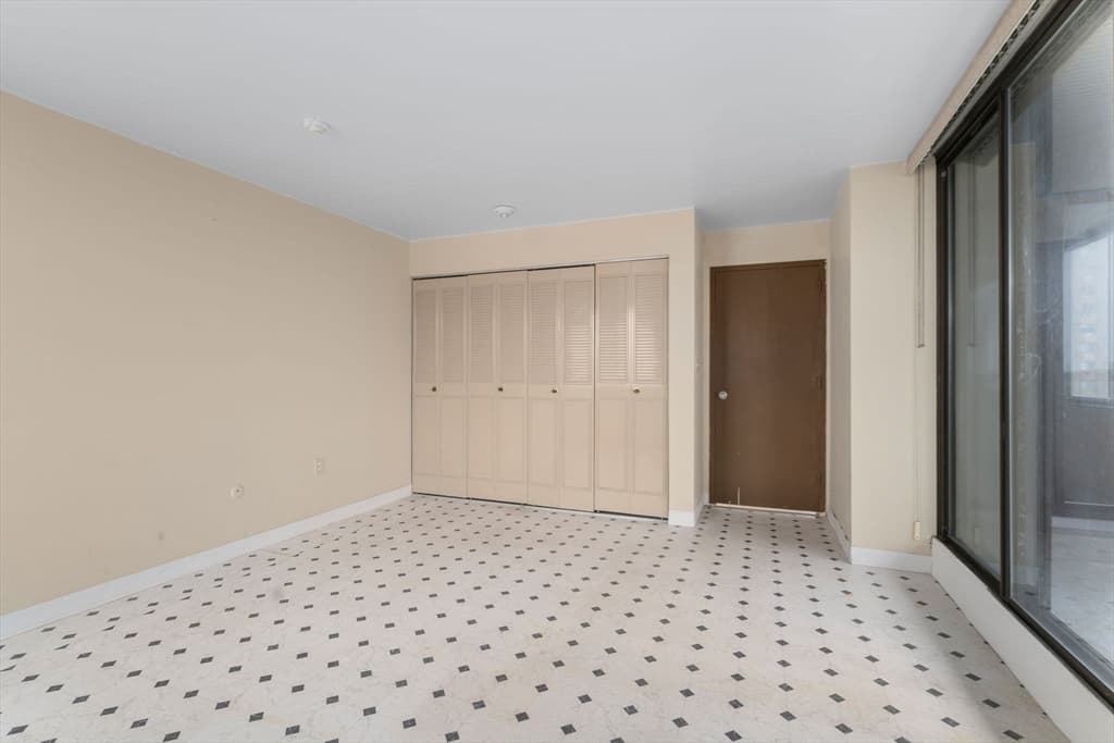 77 Adams St #610 photo 4