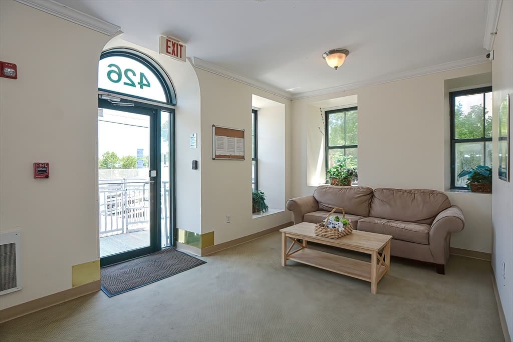 426 Mount Hope St #404 photo 3
