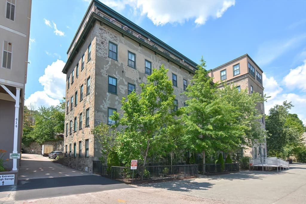 426 Mount Hope St #404
