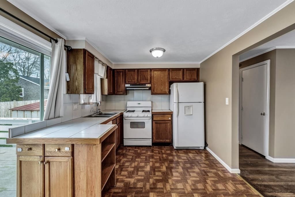 20 Oak St photo 5