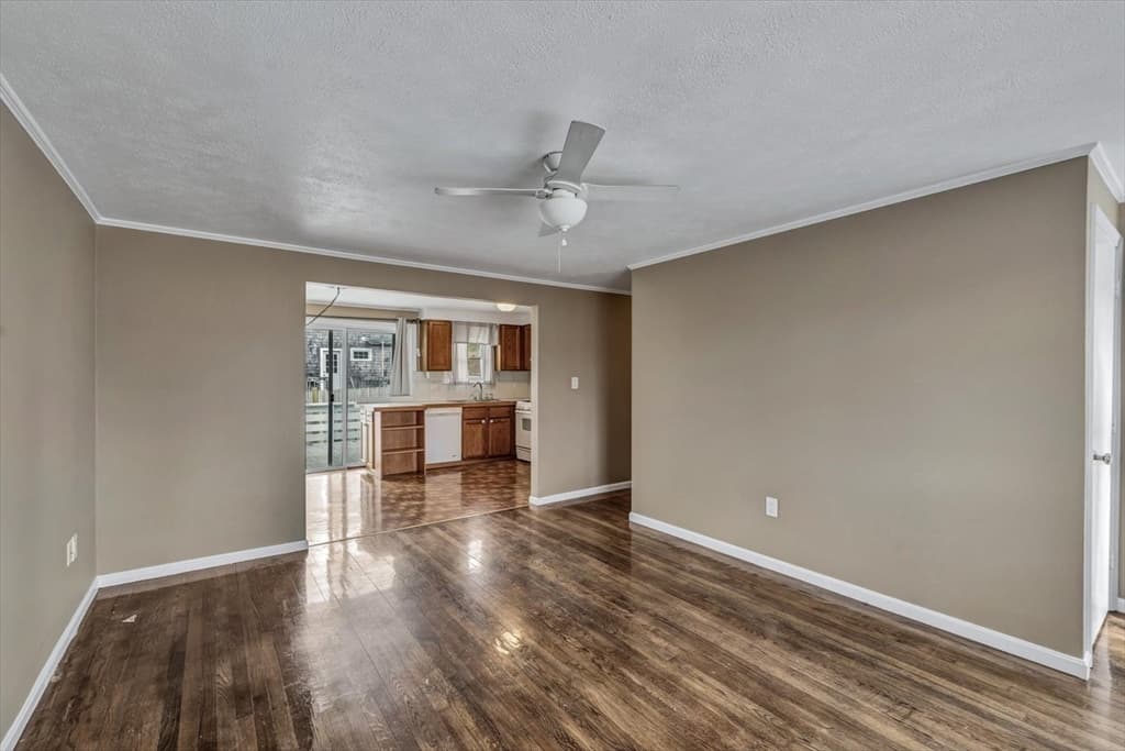 20 Oak St photo 4