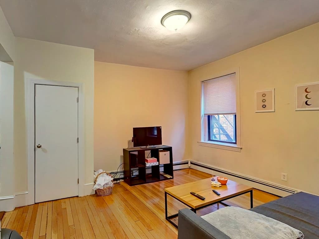 11 Aberdeen St. #4 photo 3