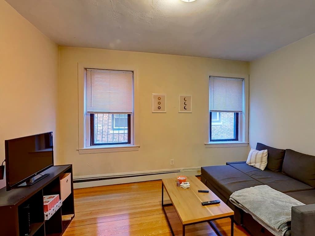 11 Aberdeen St. #4