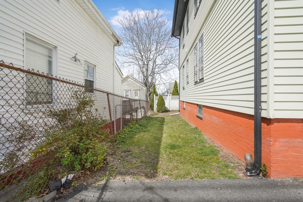 78 Lancaster St photo 4