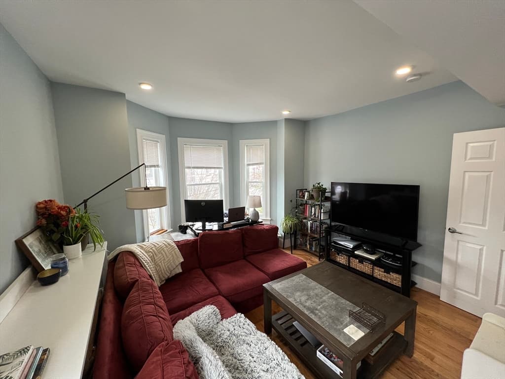 374 Oxford St #3