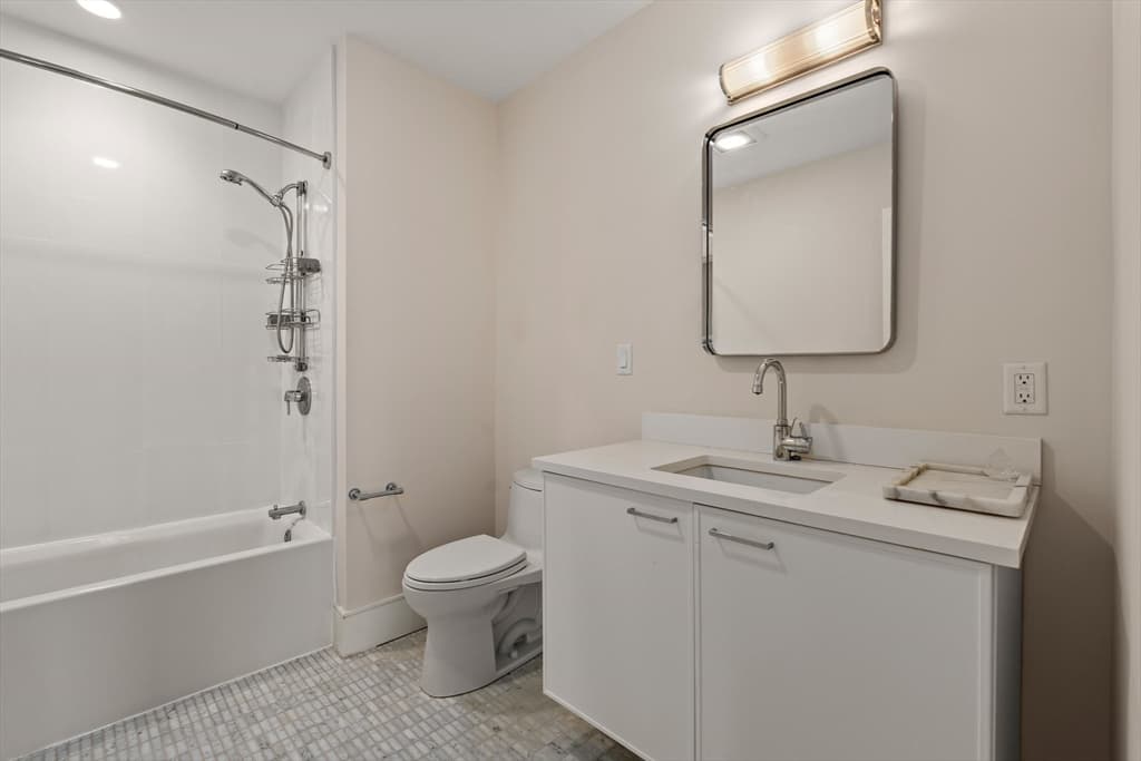 214 Market St #407 photo 5