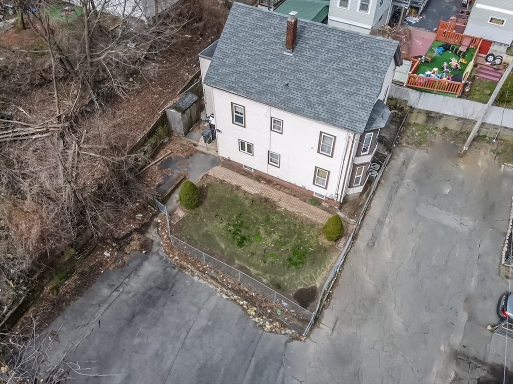 70 Jackson St photo 2