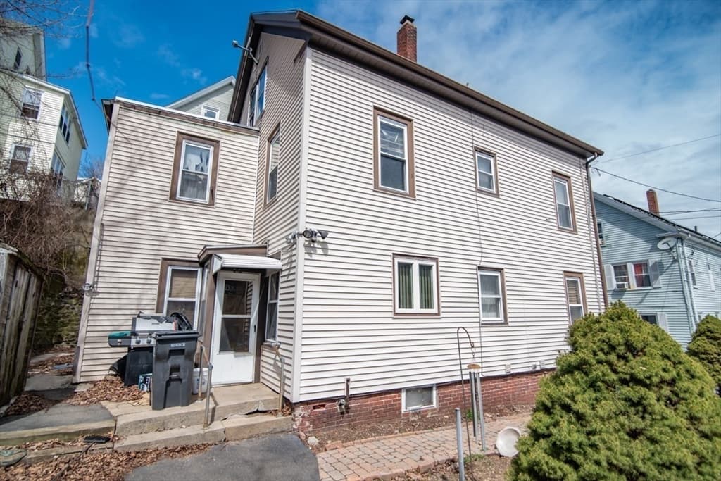 70 Jackson St photo 3