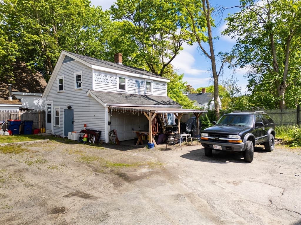 11 Sawyer St photo 3