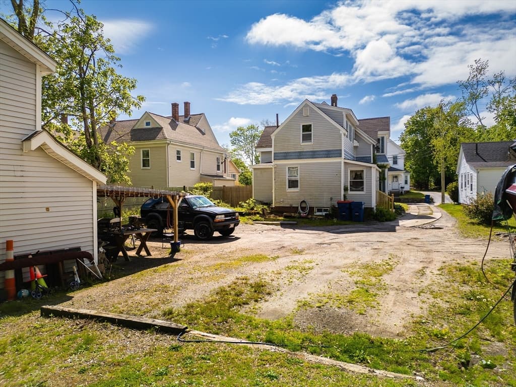 11 Sawyer St photo 4