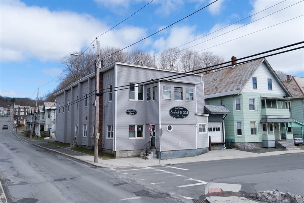 160 Houghton St. photo 2