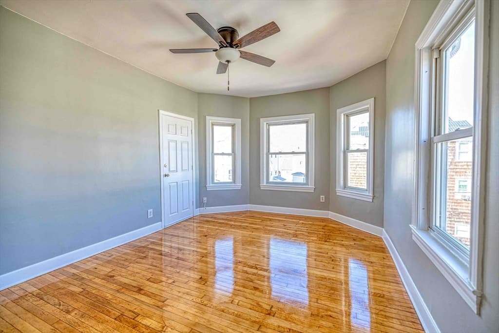 425 Anthony St #3