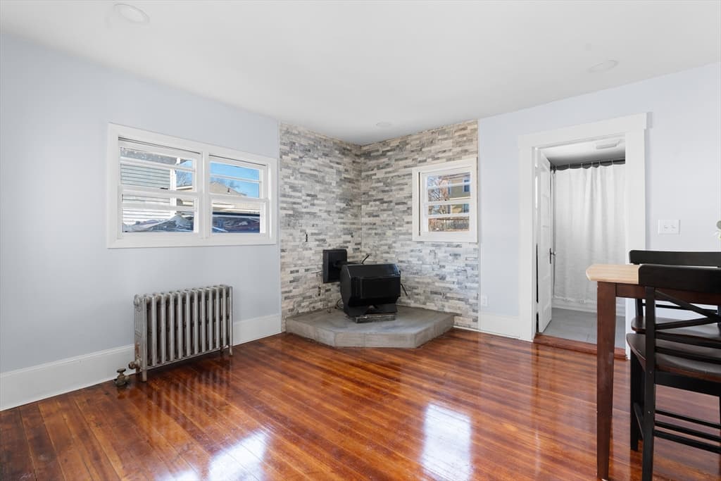 4 Holt St photo 3