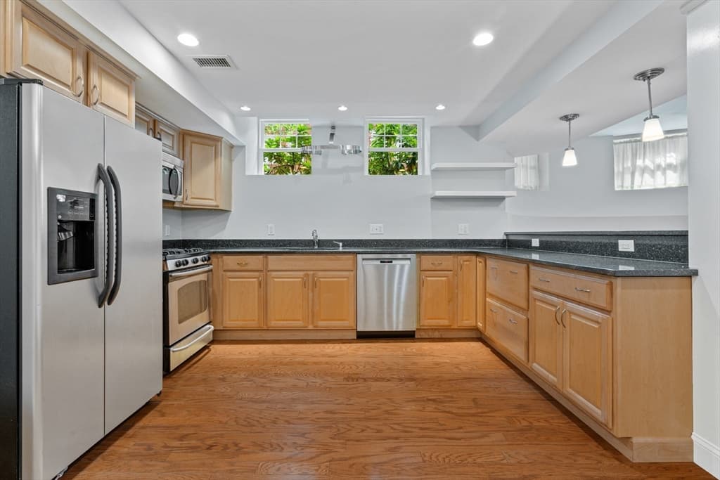 15 Strathmore Rd #A photo 2