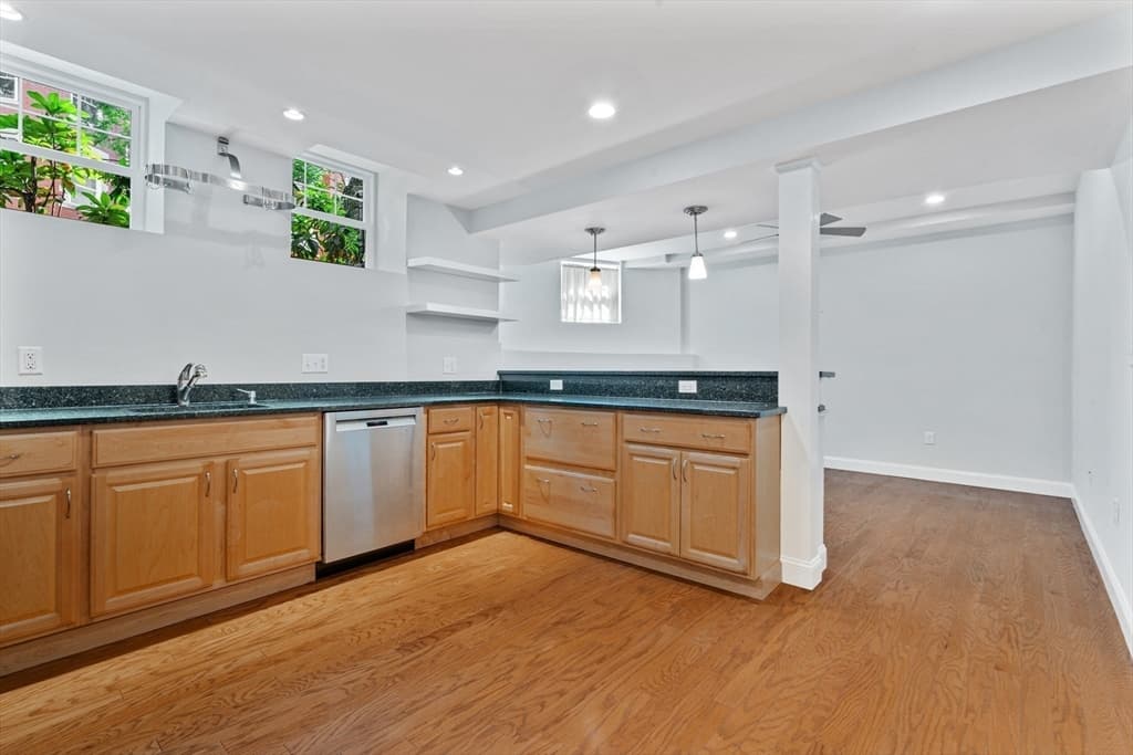 15 Strathmore Rd #A