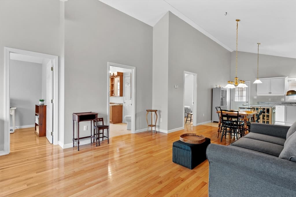 15 Roosevelt Ave #D photo 4