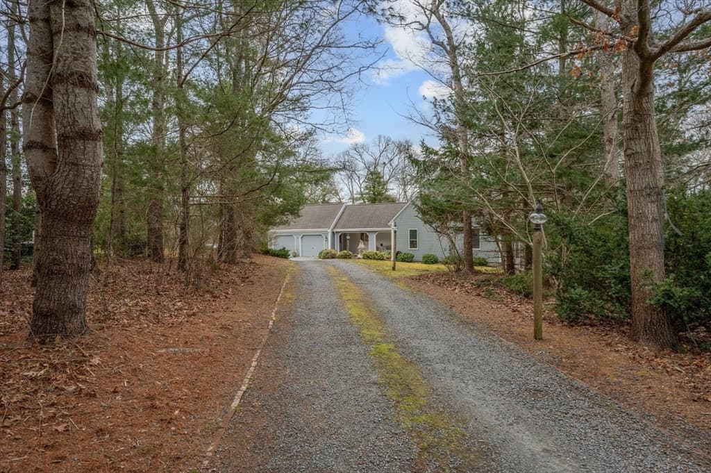 4 Waterside Dr photo 3
