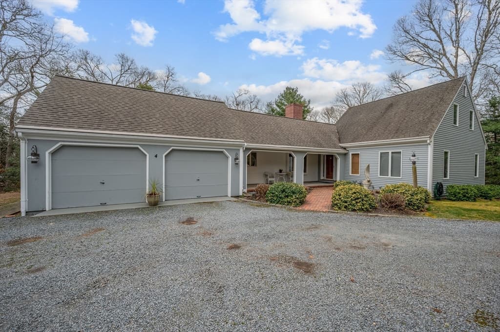 4 Waterside Dr