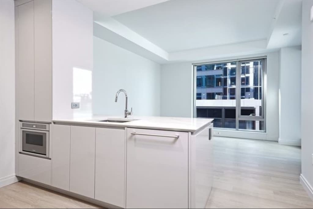 133 Seaport Blvd #619 photo 2