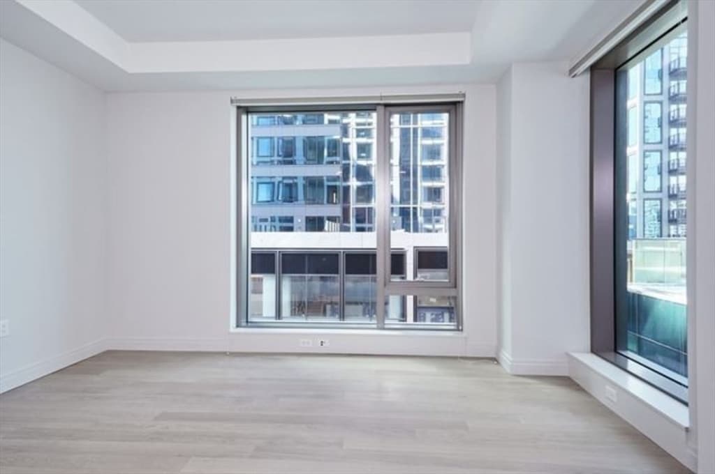 133 Seaport Blvd #619 photo 3