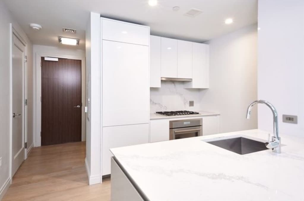 133 Seaport Blvd #619