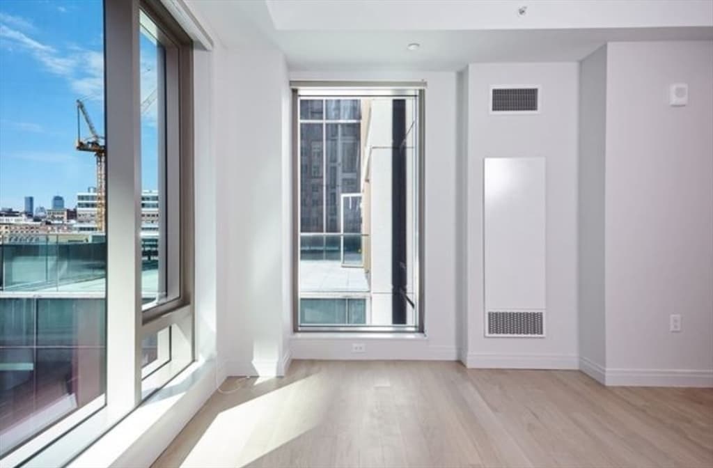 133 Seaport Blvd #619 photo 4