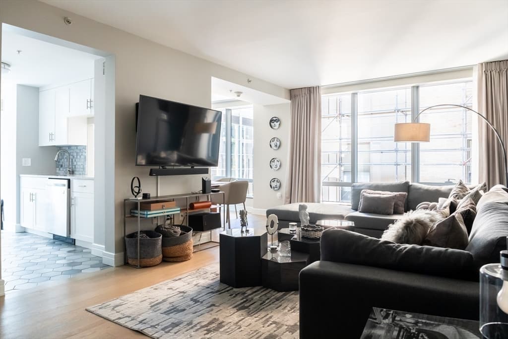 3 Avery Street #604