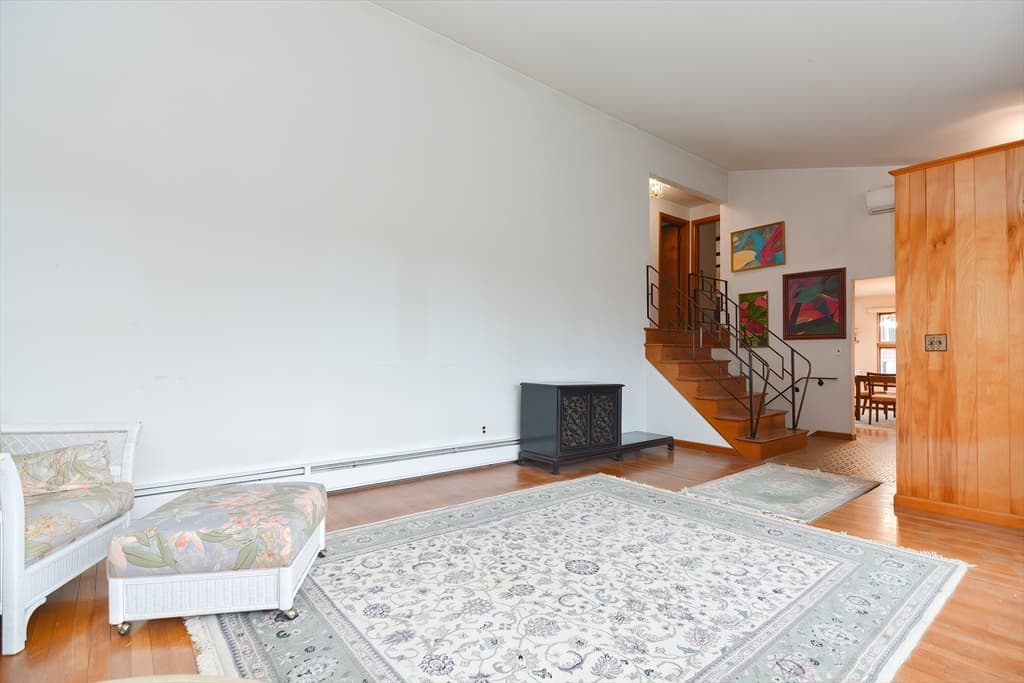 119 Ridge St photo 3