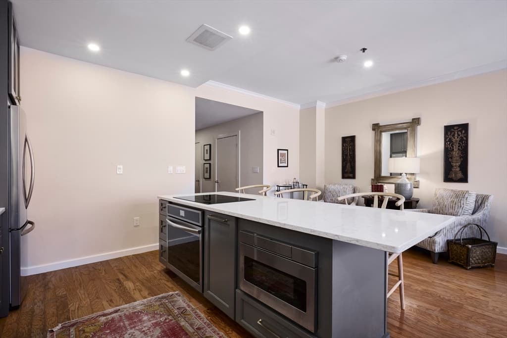 234 Causeway St #802 photo 3