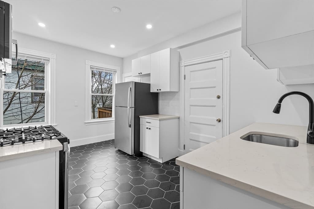 33-35 Ridgemont St. photo 5
