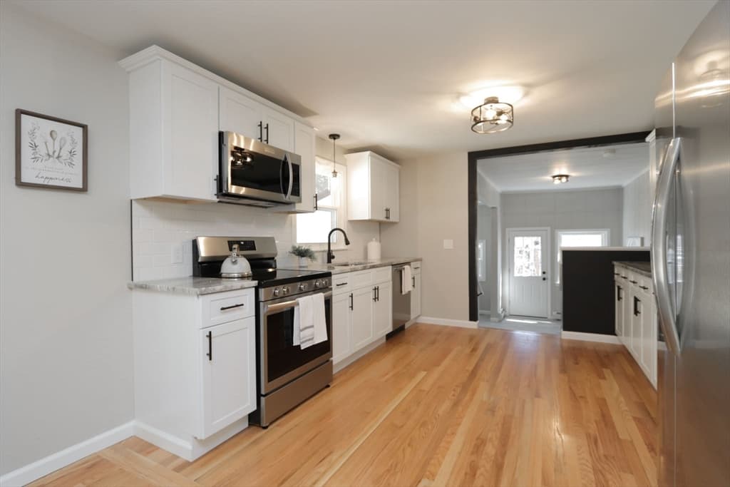 11 Brookhaven Dr